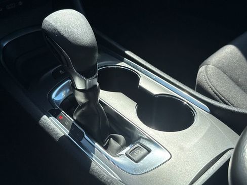 Used 2024 Chevrolet Malibu LT FWD image 25