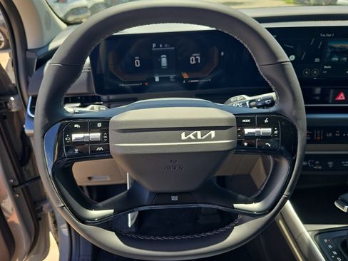 New 2027 Kia Carnival LX FWD image 29