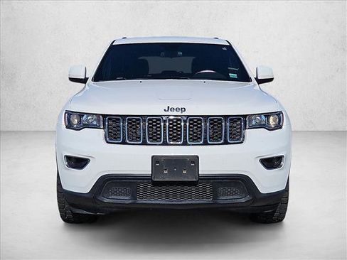 Used 2018 Jeep Grand Cherokee Laredo image 2