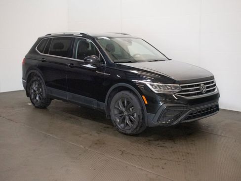 Used 2024 Volkswagen Tiguan SE AWD/4WD image 1