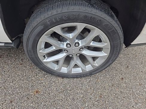 Used 2020 GMC Yukon Denali w/ Denali Premium Package image 9