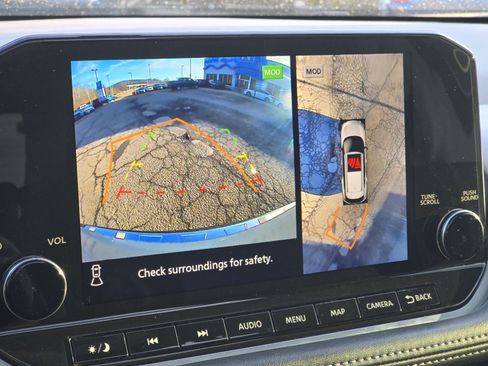 Used 2023 Nissan Rogue SL w/ SL Premium Package image 10