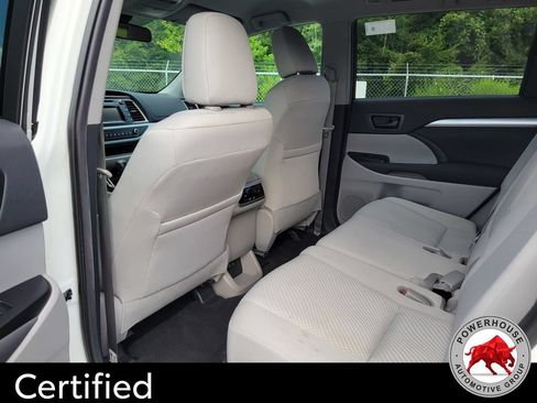 Used 2019 Toyota Highlander LE FWD image 15