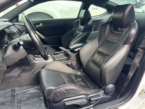 Used 2016 Hyundai Genesis Coupe 3.8 image 15