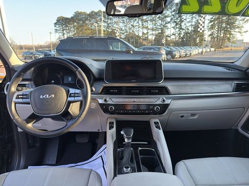 Used 2022 Kia Telluride EX w/ EX Premium Package image 12