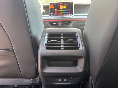 Used 2026 Volkswagen Tiguan SE AWD/4WD image 22