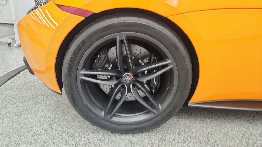 Used 2016 McLaren 570S Coupe RWD image 23