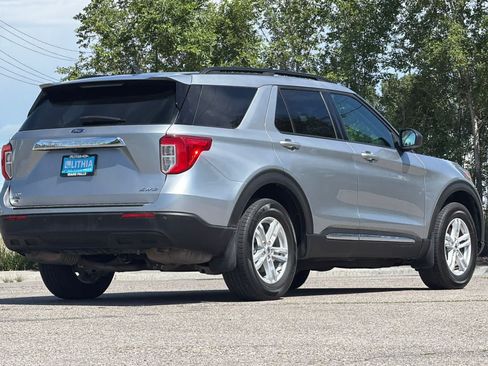 Used 2023 Ford Explorer XLT AWD/4WD image 2
