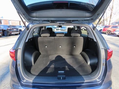 Used 2022 Kia Sportage LX image 11
