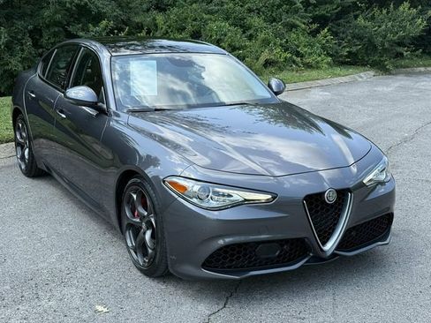 Used 2017 Alfa Romeo Giulia Ti w/ TI 19" Sport Package RWD image 10