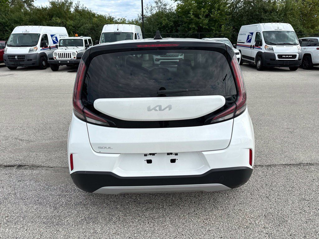 Used 2024 Kia Soul LX w/ Option Group 015 FWD image 8