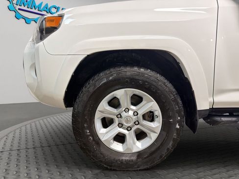 Used 2018 Toyota 4Runner SR5 AWD/4WD image 23