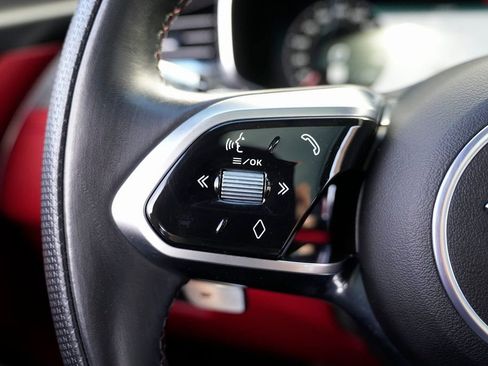 Used 2022 Jaguar F-PACE SVR image 48