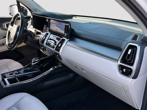 Certified 2023 Kia Sorento SX image 30