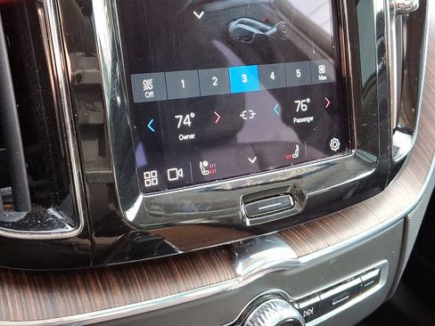 Certified 2022 Volvo XC60 B5 Momentum w/ Climate Package image 16