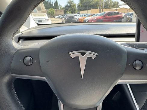 Used 2020 Tesla Model Y Long Range image 18