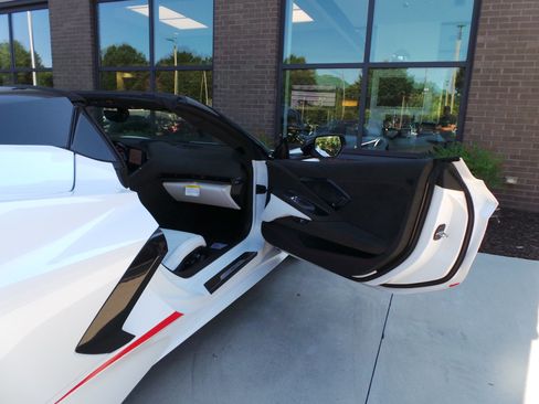 Used 2023 Chevrolet Corvette Stingray Premium Conv w/ Z51 Performance Package RWD image 31
