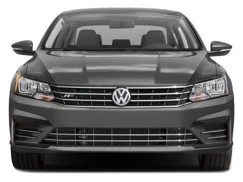 Used 2017 Volkswagen Passat 1.8T R-Line FWD image 4