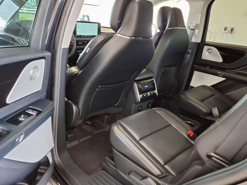 Used 2025 Lincoln Aviator Reserve w/ Equipment Group 201A AWD/4WD image 22