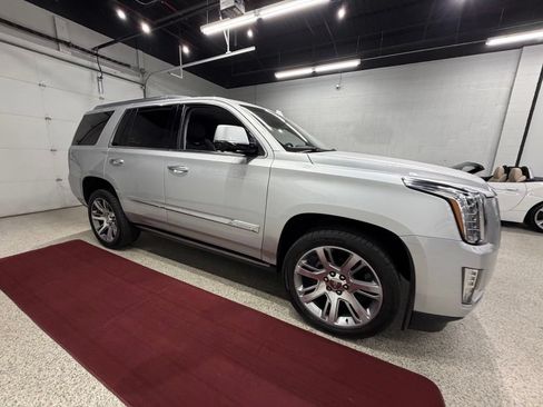 Used 2016 Cadillac Escalade Premium AWD/4WD image 13