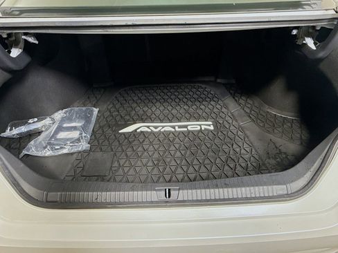 Used 2019 Toyota Avalon XLE w/ Moonroof Package image 26