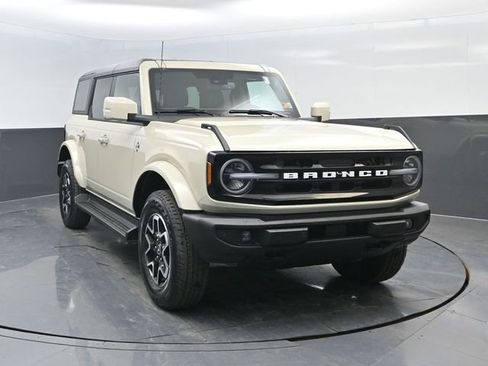 New 2025 Ford Bronco Outer Banks image 2