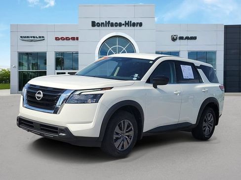 Used 2025 Nissan Pathfinder S FWD image 3