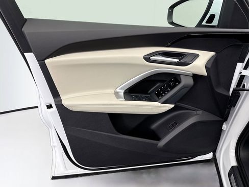 Used 2025 Audi Q5 2.0T Premium w/ Convenience Package image 23