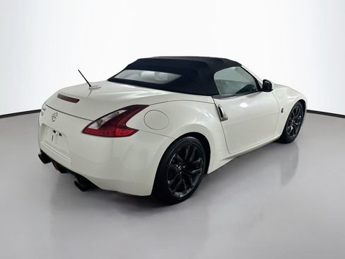 Used 2019 Nissan 370Z Touring RWD image 7