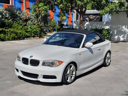 Used 2012 BMW 135i Convertible image 17