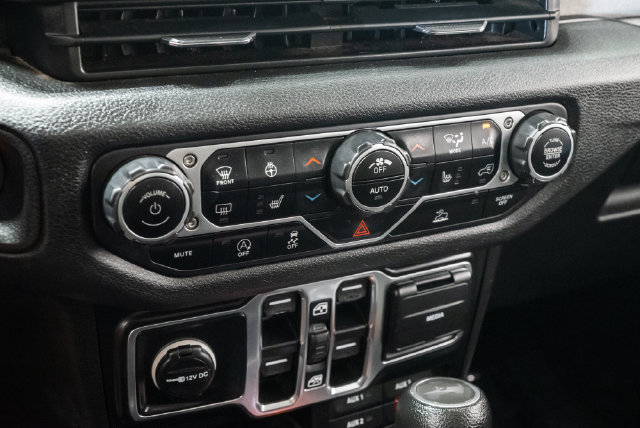 Used 2024 Jeep Wrangler Unlimited Sport AWD/4WD image 21