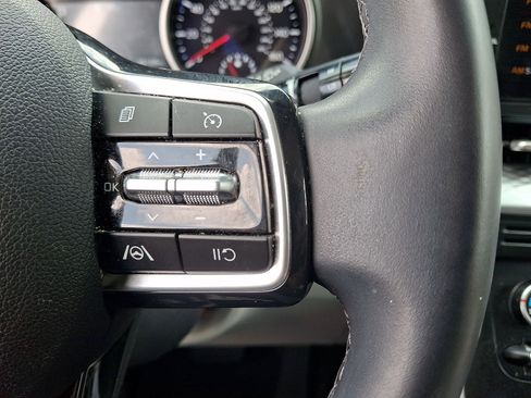 Used 2024 Kia Carnival LX FWD image 18