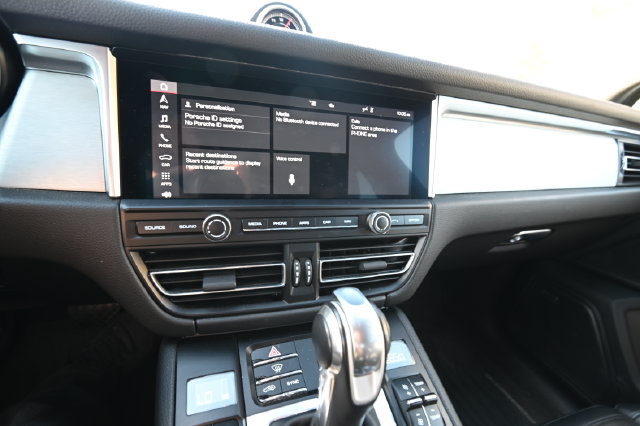 Used 2021 Porsche Macan AWD/4WD image 12