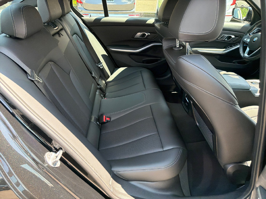 Used 2023 BMW 330i Sedan w/ Convenience Package RWD image 15