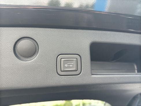 Used 2025 Chevrolet Equinox LT w/ Convenience Package II image 14