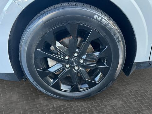 Used 2022 Kia Carnival SX FWD image 9