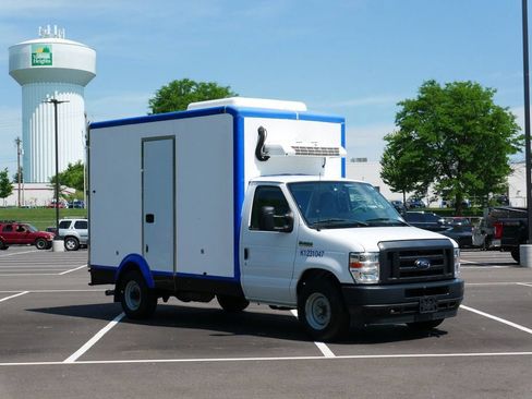 Used 2023 Ford E-350 and Econoline 350 Super Duty w/ Power Windows & Locks Group RWD image 3