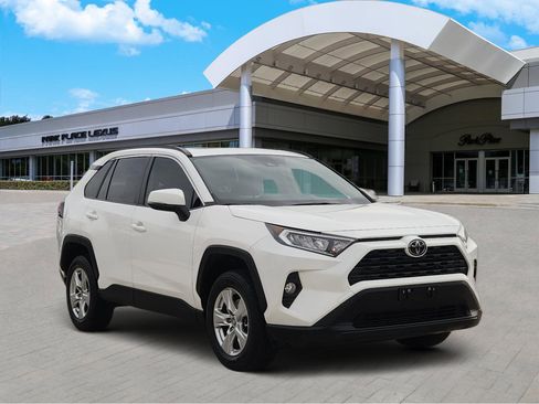 Used 2020 Toyota RAV4 XLE w/ Convenience Package image 2