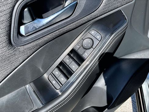 Used 2023 Nissan Rogue SV FWD image 36