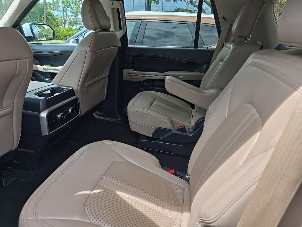 Used 2024 Ford Expedition Limited RWD image 4