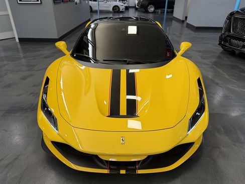 Used 2022 Ferrari F8 Tributo image 3