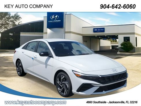 Used 2025 Hyundai Elantra Sport image 1