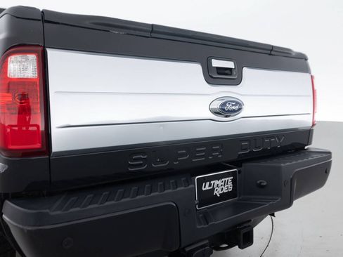 Used 2015 Ford F250 Platinum w/ FX4 Off-Road Package AWD/4WD image 17