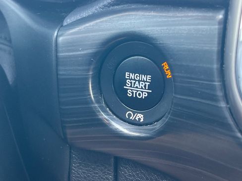 Used 2019 Jeep Grand Cherokee Laredo image 22