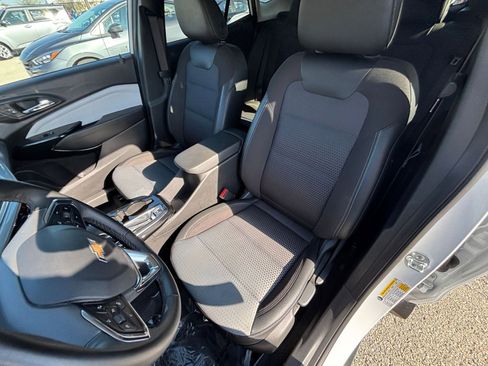 Used 2025 Chevrolet Trax LT w/ LT Convenience Package image 35