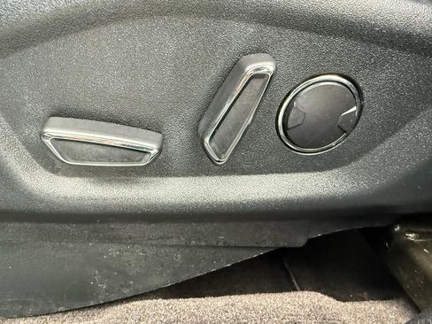 Used 2018 Ford Explorer XLT w/ Equipment Group 202A image 12