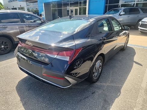 Used 2024 Hyundai Elantra SEL FWD image 4