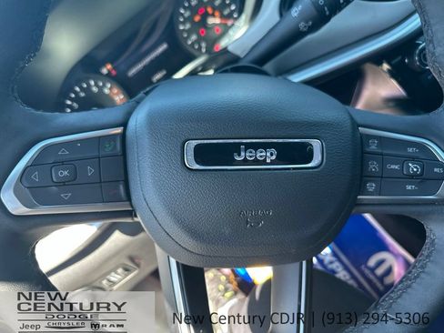 Used 2025 Jeep Compass Limited AWD/4WD image 28