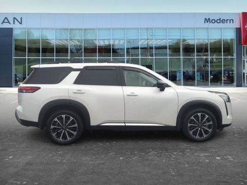 Certified 2026 Nissan Pathfinder Platinum w/ Cargo Package AWD/4WD image 6