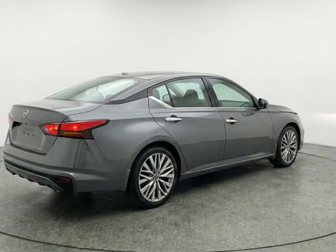 Used 2025 Nissan Altima 2.5 SV image 9